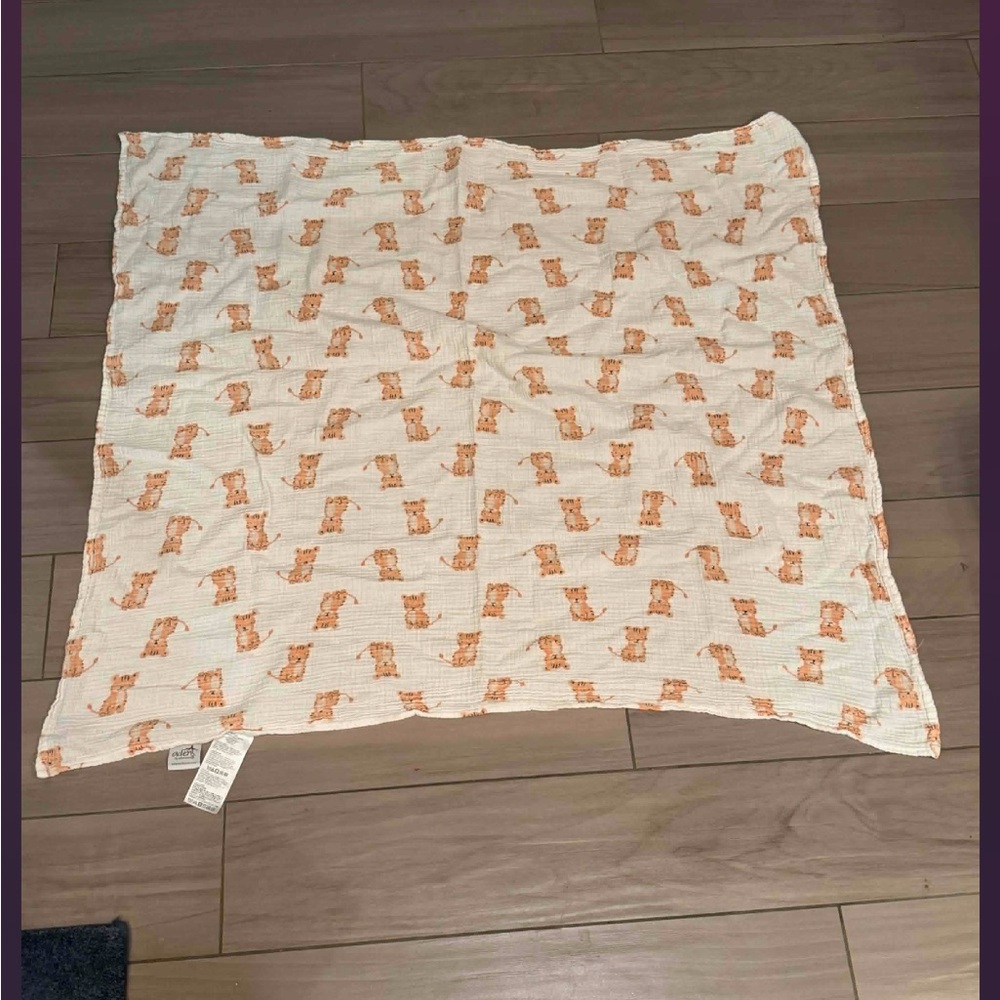 Muslim baby tiger blanket 38x32in no stains or wear